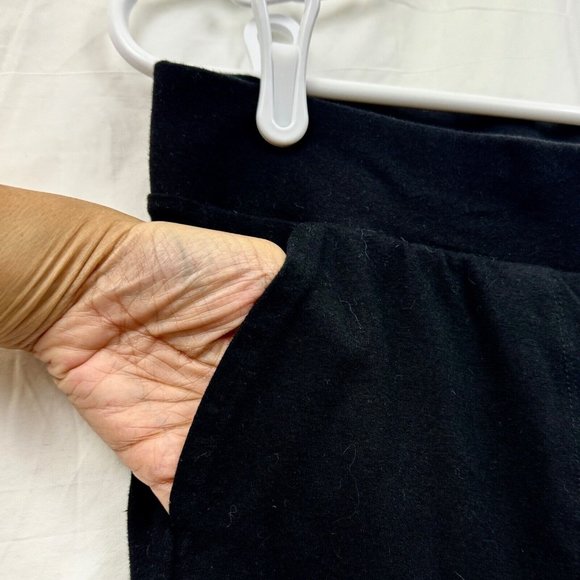 Torrid Capri Signature Waist Pocket Leggings Women +2 Black - Picture 2 of 5